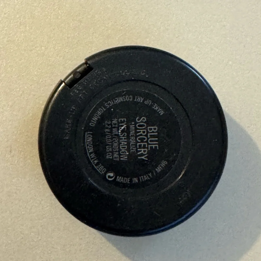 MAC Cosmetics blue sorcery eyeshadow